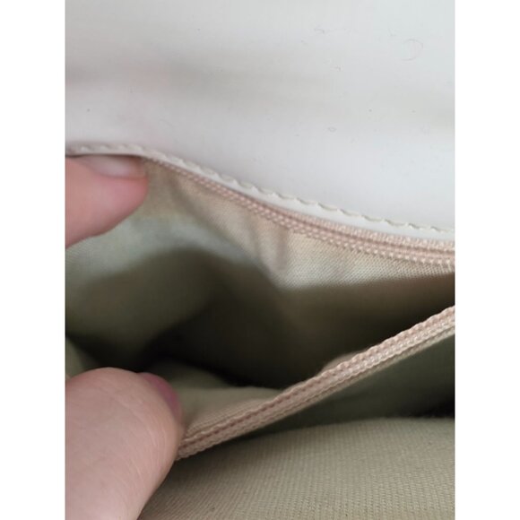 Guess Cream Crossbody Bag With Front Pocket & Zipper Closure - Picture 11 of 14